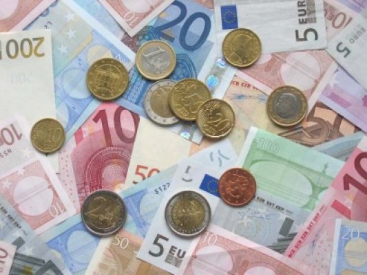 Euro a încremenit la cota 4,42 lei